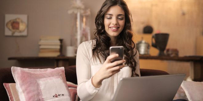 aplikasi pemesanan tiket pesawat dan hotel secara online