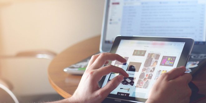 laptop touchsreen untuk desain dan multimedia