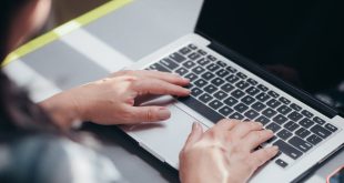 Cara Mendinginkan Laptop Saat Rendering