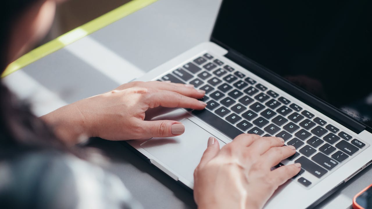 Cara Mendinginkan Laptop Saat Rendering